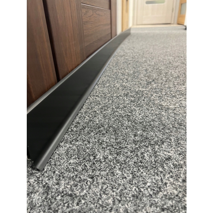 Listwa przypodłogowa VOX VILO LINELA Czarna 412 MAT dł. 2,00mb